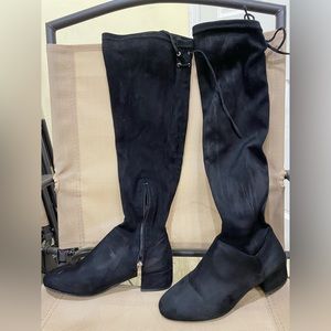 Black slight heel knee boots